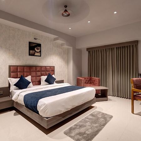 Hotel Sparsh Divine Ahmadábád Kültér fotó