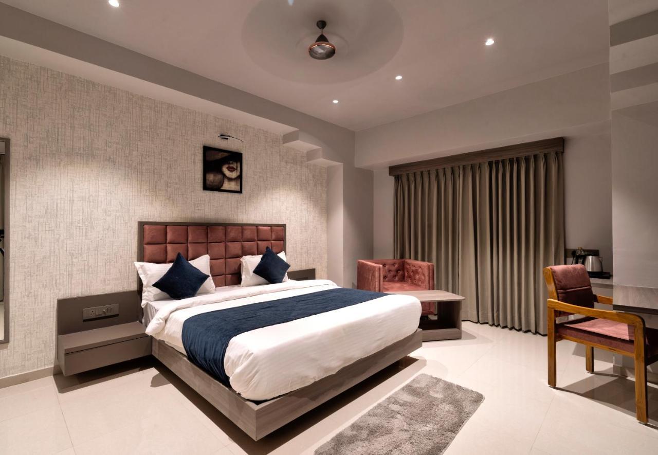 Hotel Sparsh Divine Ahmadábád Kültér fotó