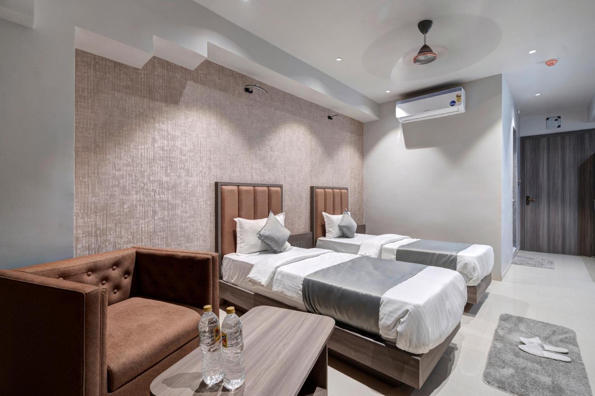 Hotel Sparsh Divine Ahmadábád Kültér fotó