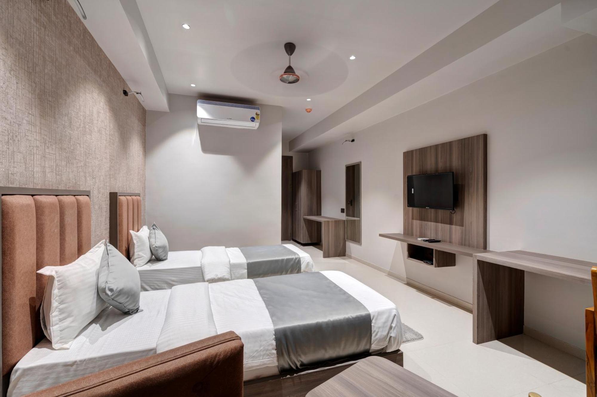 Hotel Sparsh Divine Ahmadábád Kültér fotó