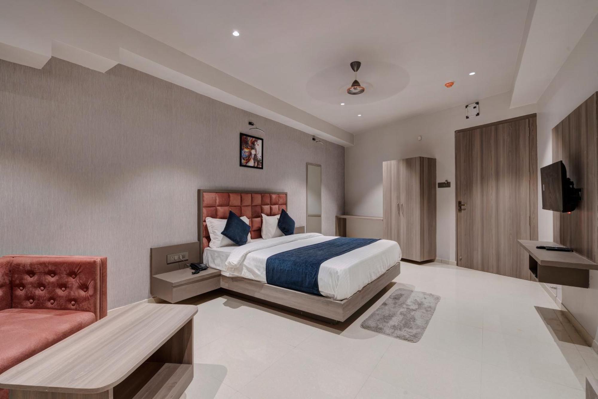 Hotel Sparsh Divine Ahmadábád Kültér fotó