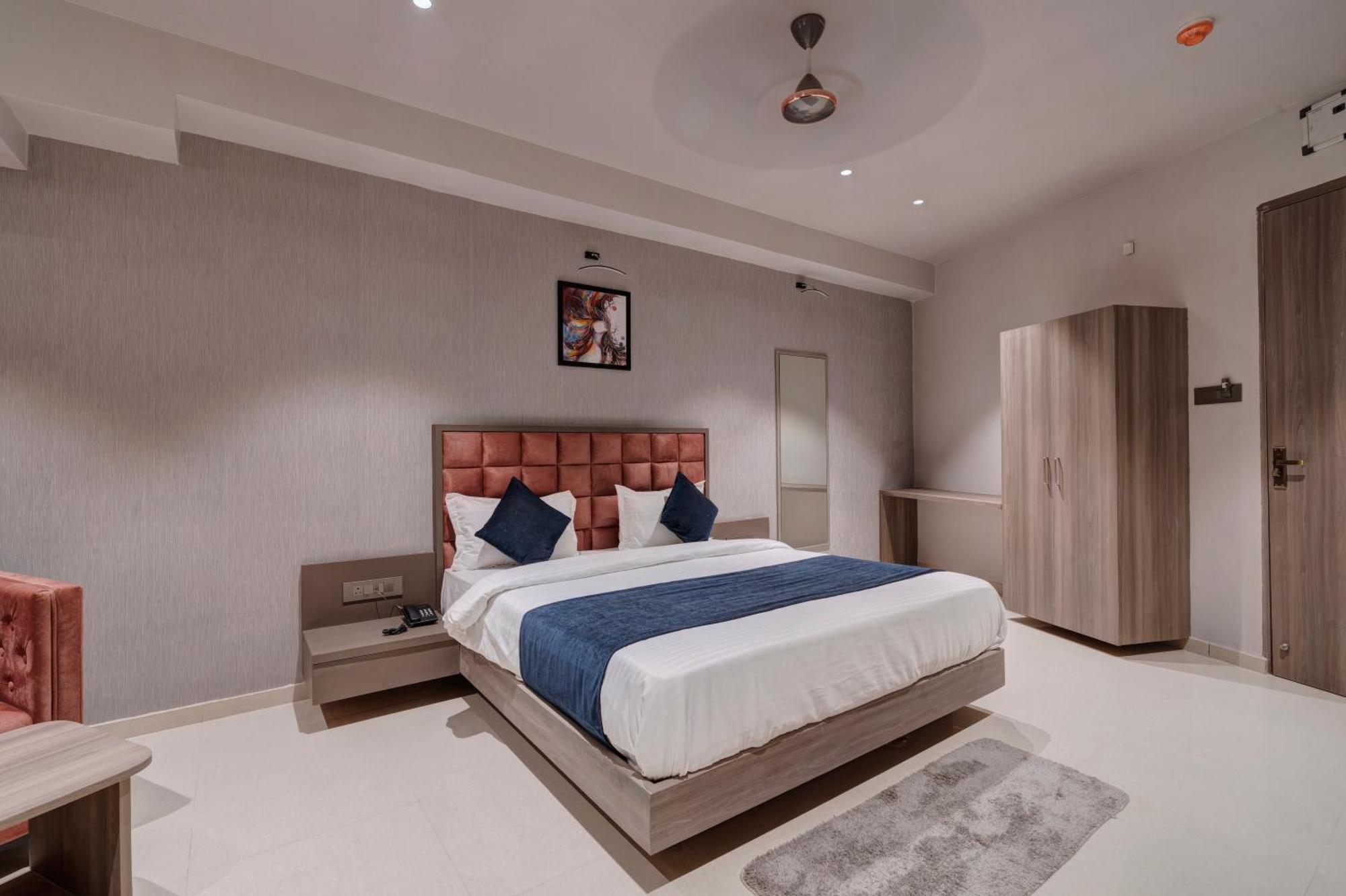 Hotel Sparsh Divine Ahmadábád Kültér fotó
