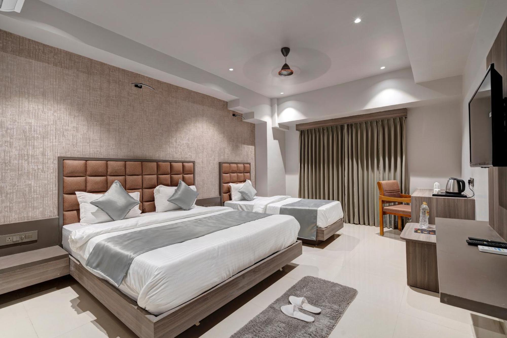 Hotel Sparsh Divine Ahmadábád Kültér fotó
