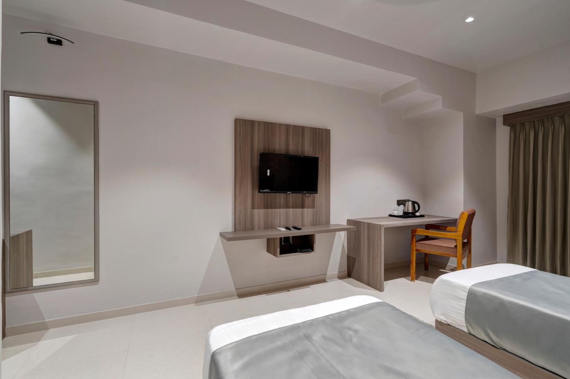 Hotel Sparsh Divine Ahmadábád Kültér fotó