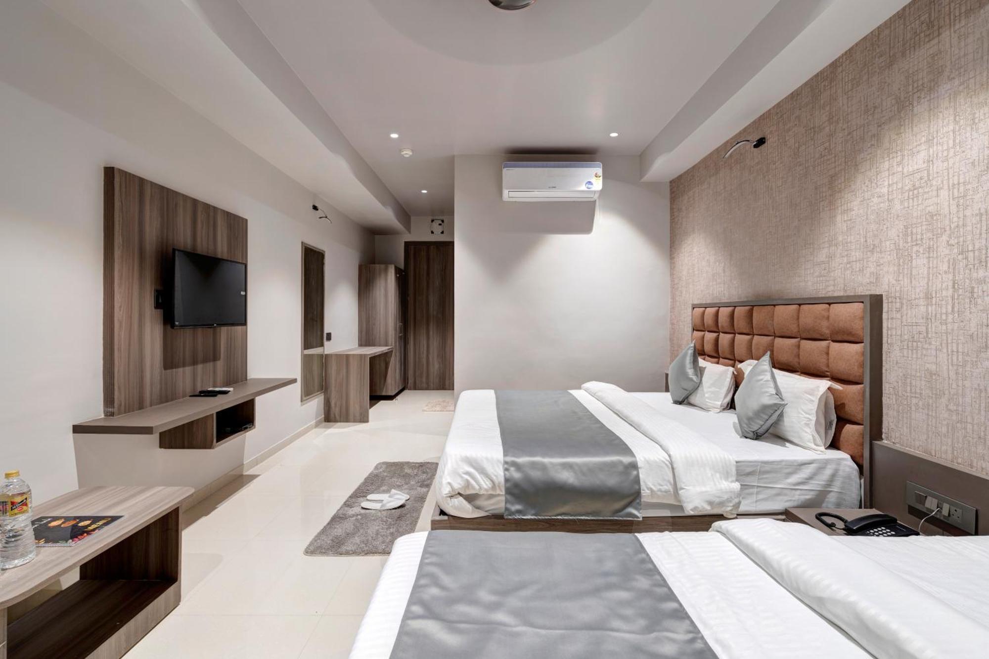 Hotel Sparsh Divine Ahmadábád Kültér fotó