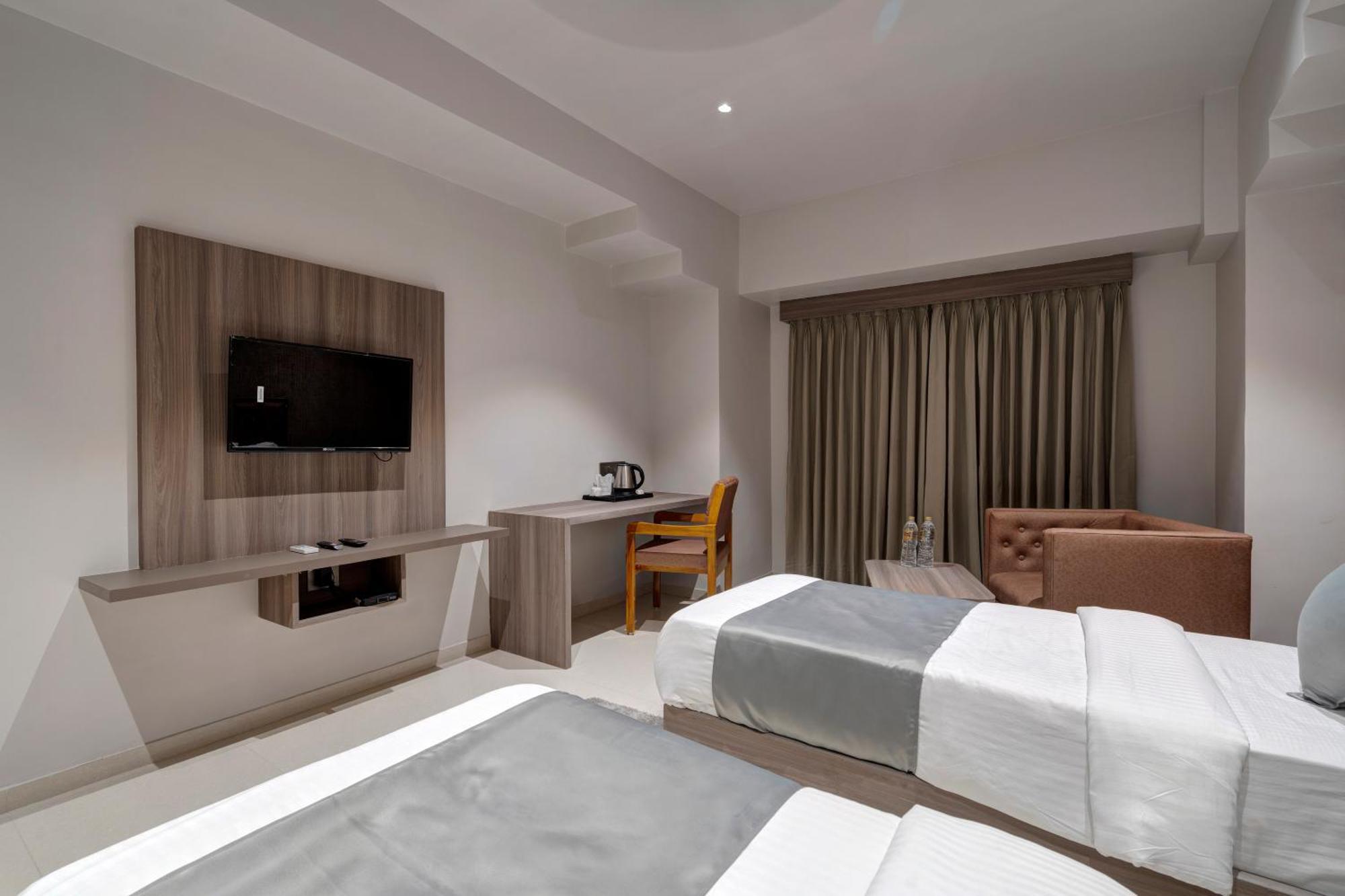 Hotel Sparsh Divine Ahmadábád Kültér fotó