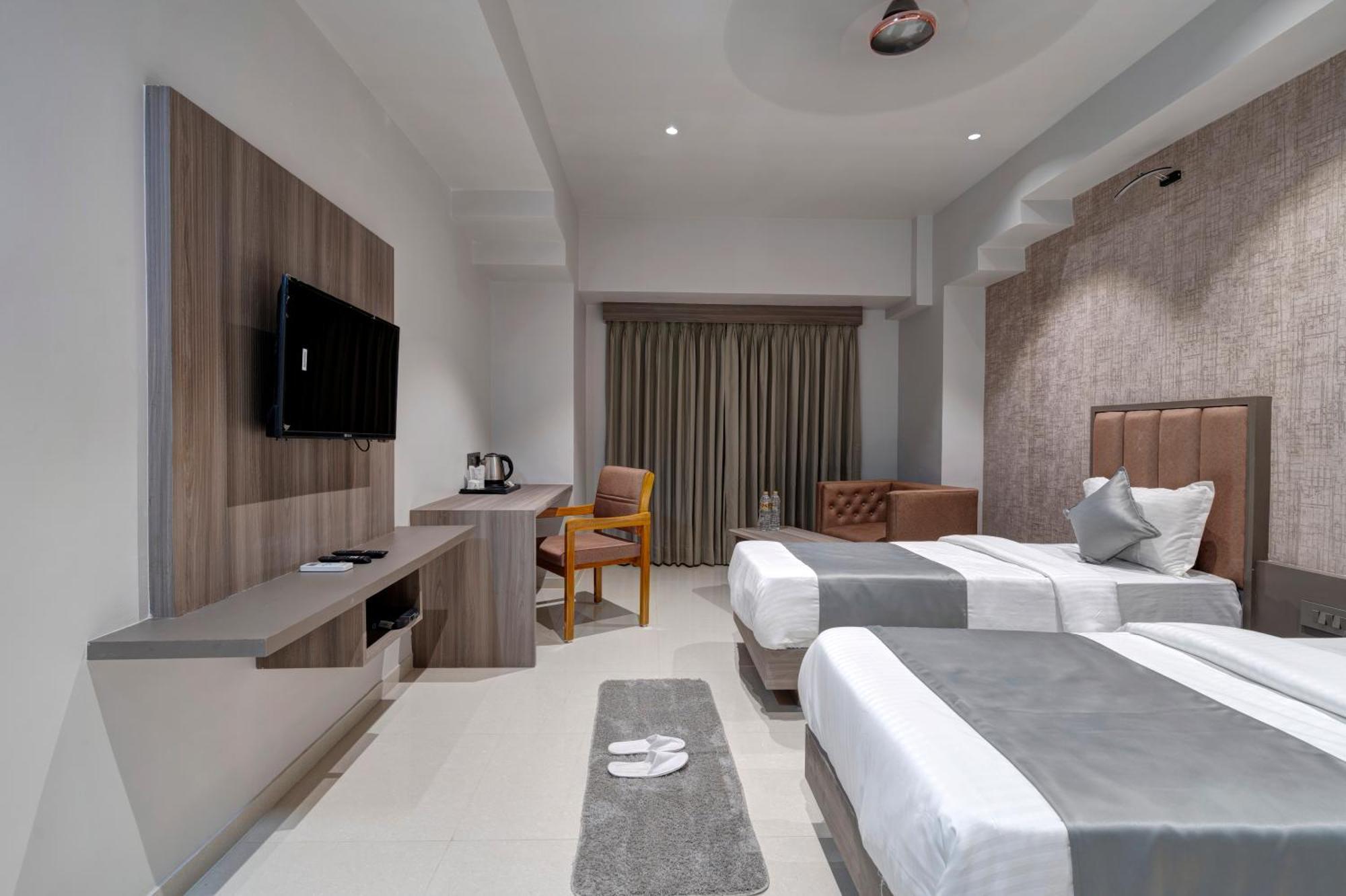 Hotel Sparsh Divine Ahmadábád Kültér fotó