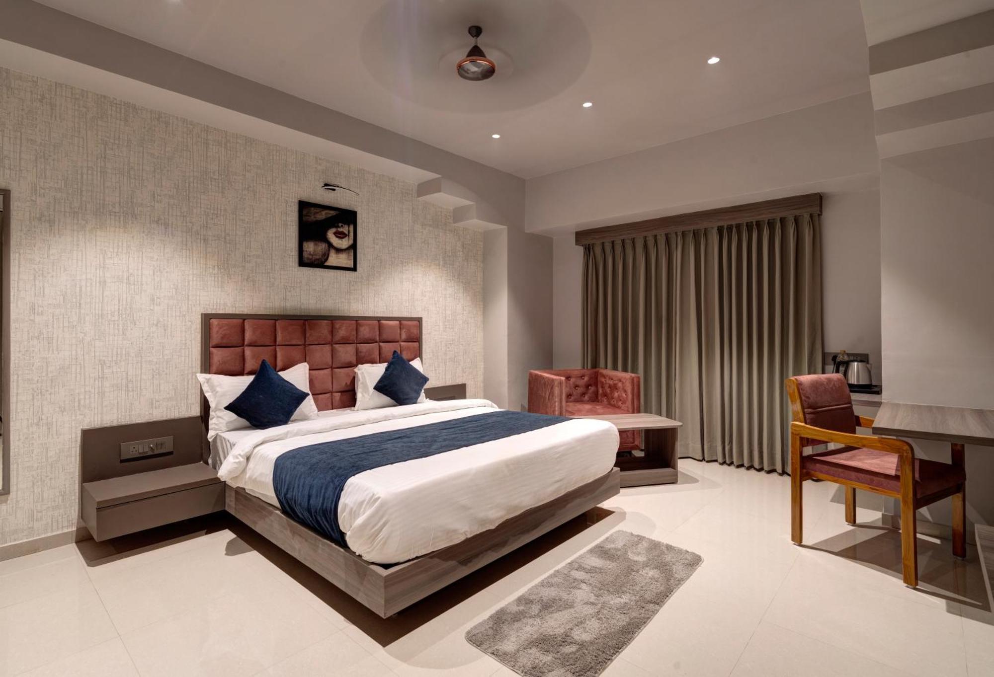 Hotel Sparsh Divine Ahmadábád Kültér fotó