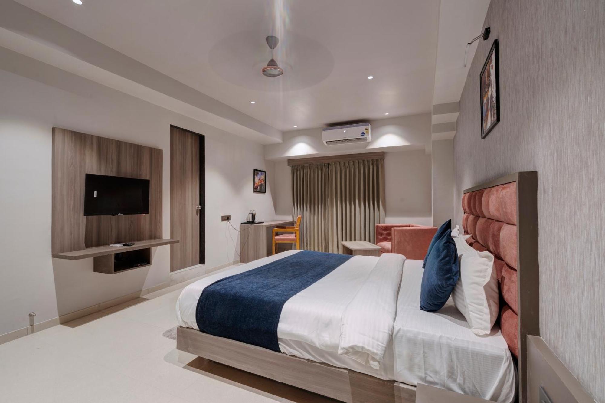 Hotel Sparsh Divine Ahmadábád Kültér fotó