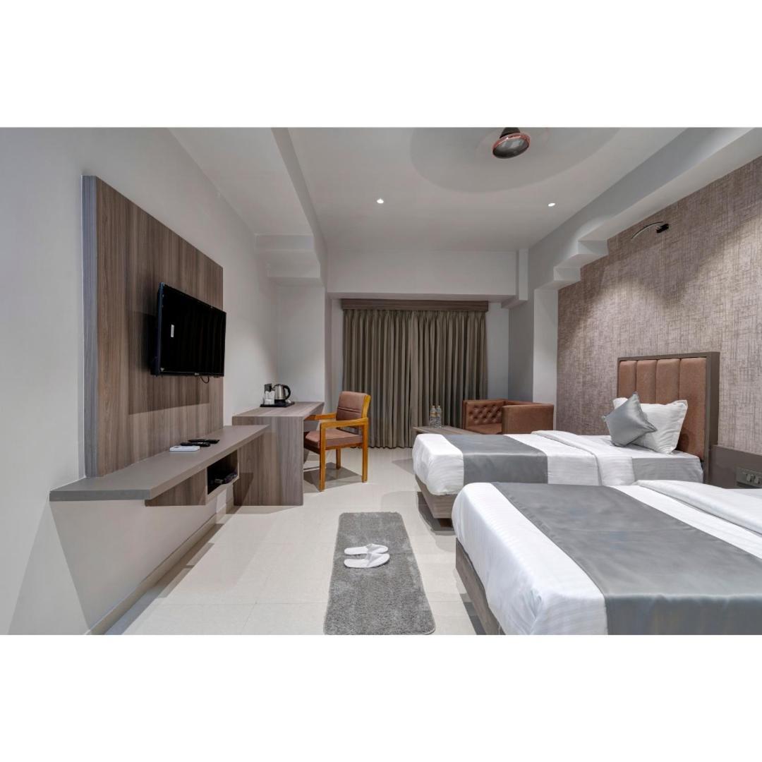 Hotel Sparsh Divine Ahmadábád Kültér fotó